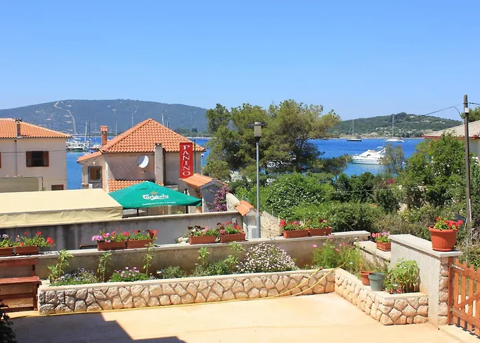 By The Sea Ilovik, Losinj - 8069 *